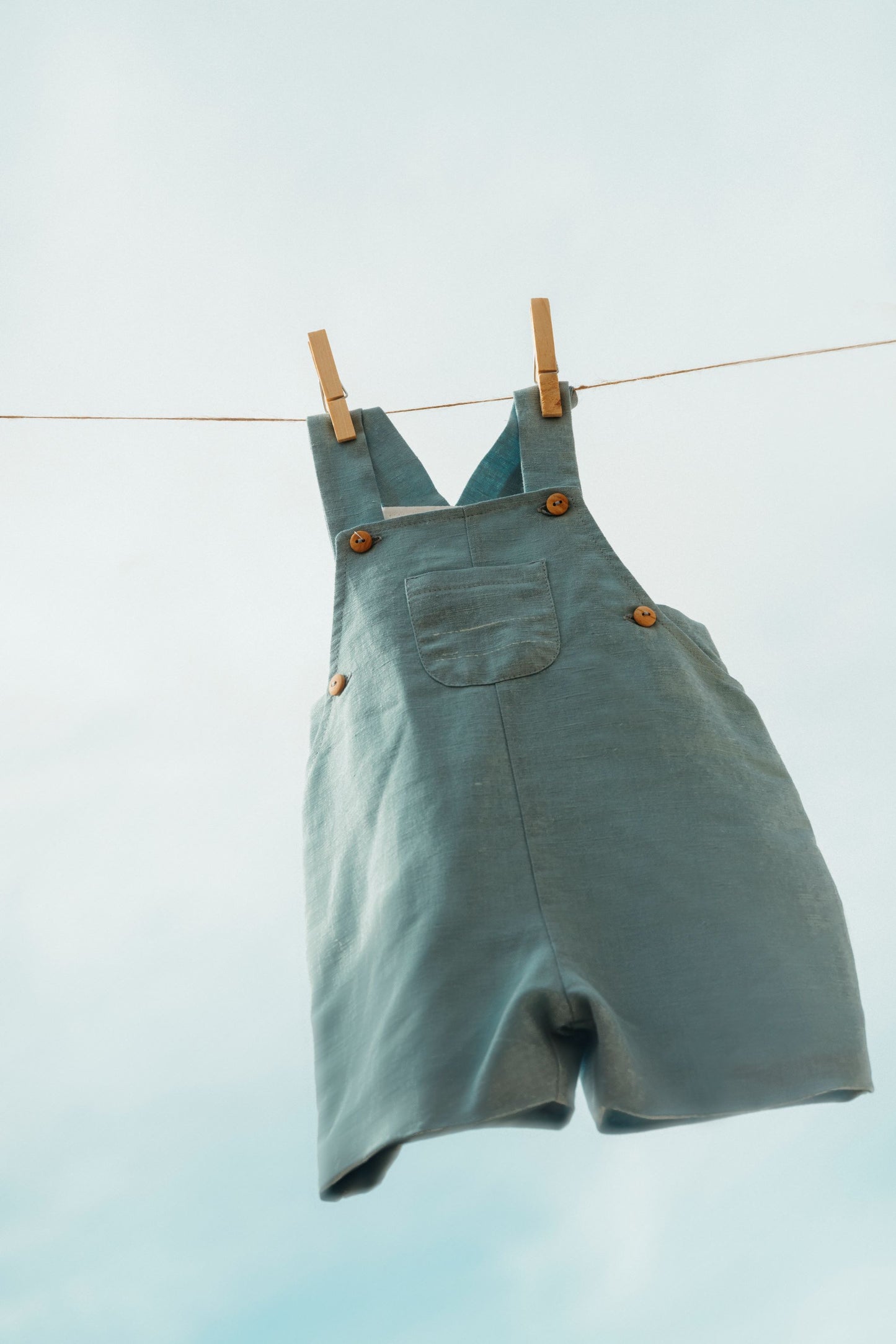 Short leg dungarees with front pocket