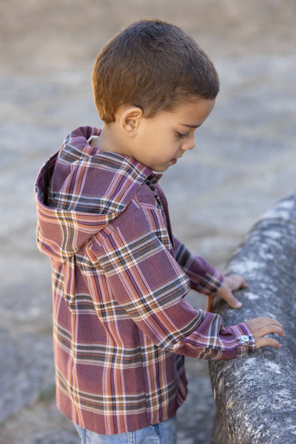 Camisa com capuz bordô
